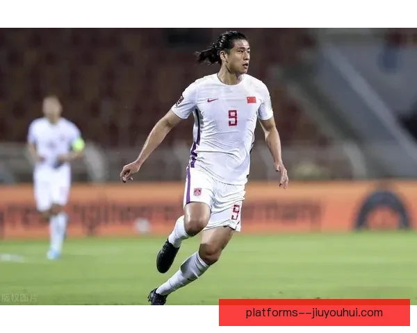 张玉宁在国足世预赛两连击中发挥关键作用，助力中国队迎来关键胜利